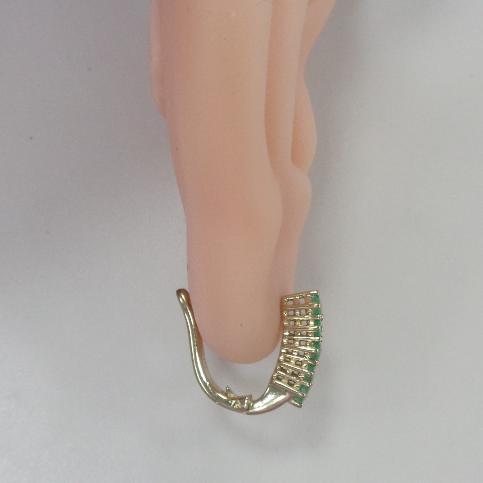 Серебряные серьги с изумрудами